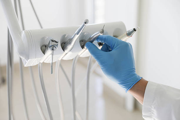 Professional Tooth Extraction technician working in Robins, IA
